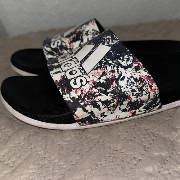 #54 Adidas  Adilette  Slides  size 7 - Picture 5 of 7
